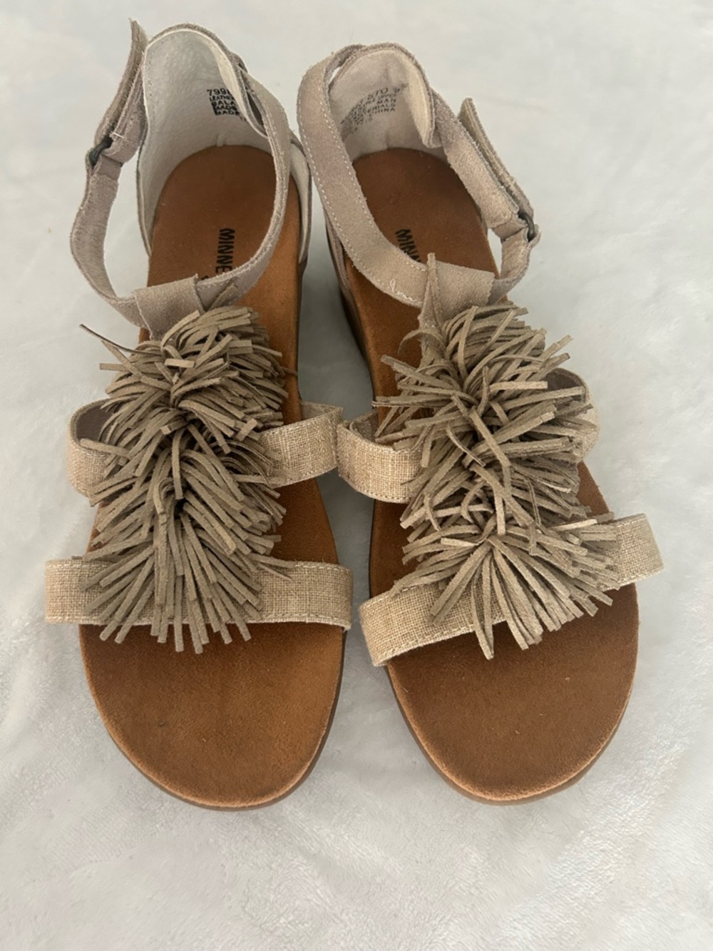 Minnetonka Taupe Fringe Pom-Pom Strap Wedge Leather Boho Sandals Women’s Size 9